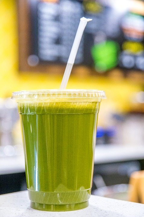 zeleny smoothie kokos spenat