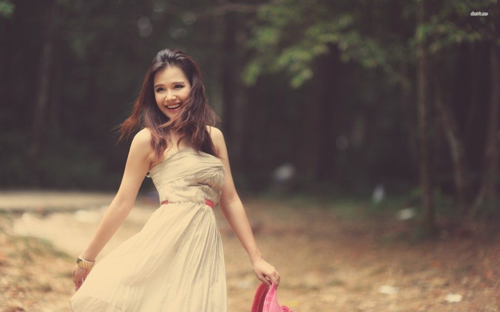 16389-happy-girl-in-a-summer-dress-1920x1200-girl-wallpaper