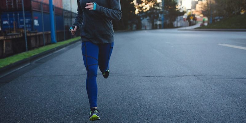 800x400-woman-running-outside-winter