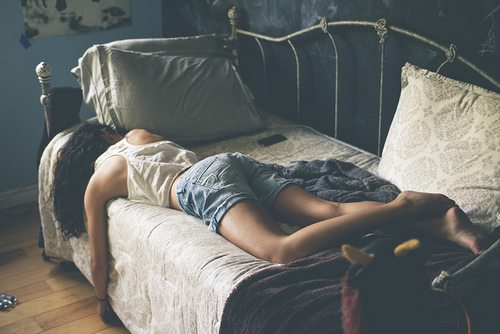 girl-bed-sleep-fashion-clothes-Favim.com-486164