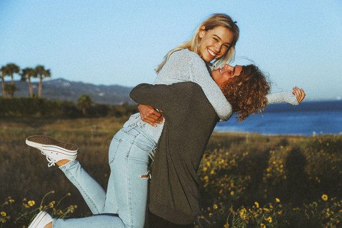 alexis-ren-and-jay-alvarrez-alexis-ren-39318691-500-334