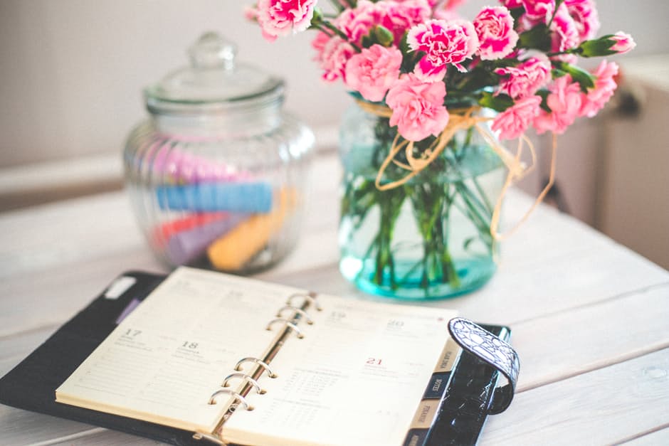 flowers-desk-office