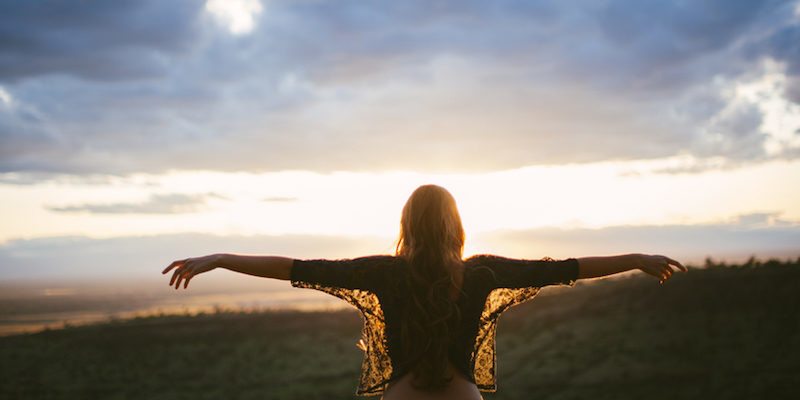 800x400-woman-hill-arms-outstretched