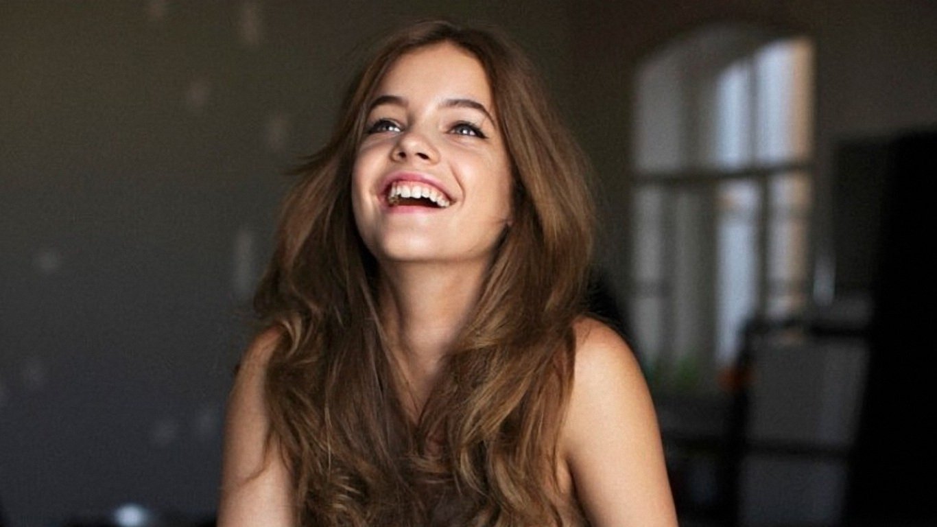 barbara-palvin-tumblr-smile-wallpaper-1