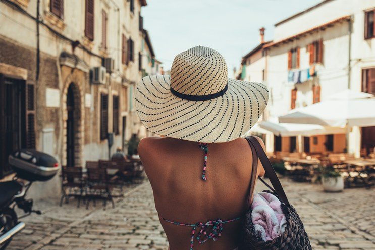traveling-girl
