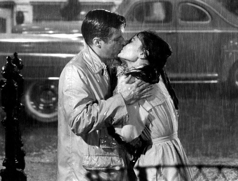 Audrey-Hepburn-and-George-Peppard-in-Breakfast-At-Tiffanys-1961.