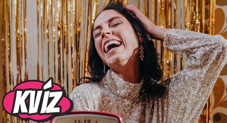 Žena oslavuje Silvester