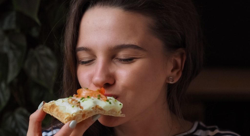 Žena je obložený chlieb