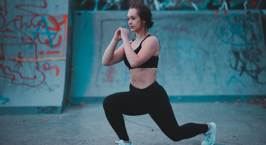 Žena cvičí