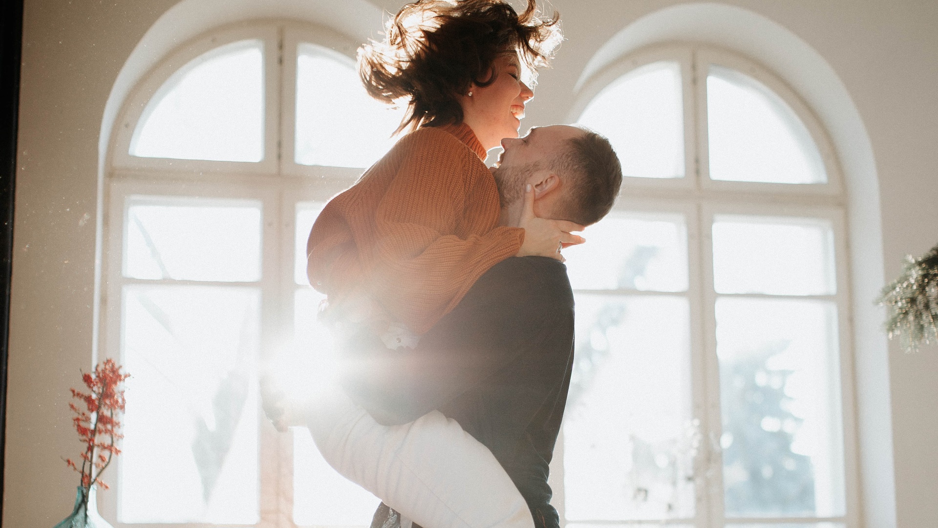 Žena skočila na muža