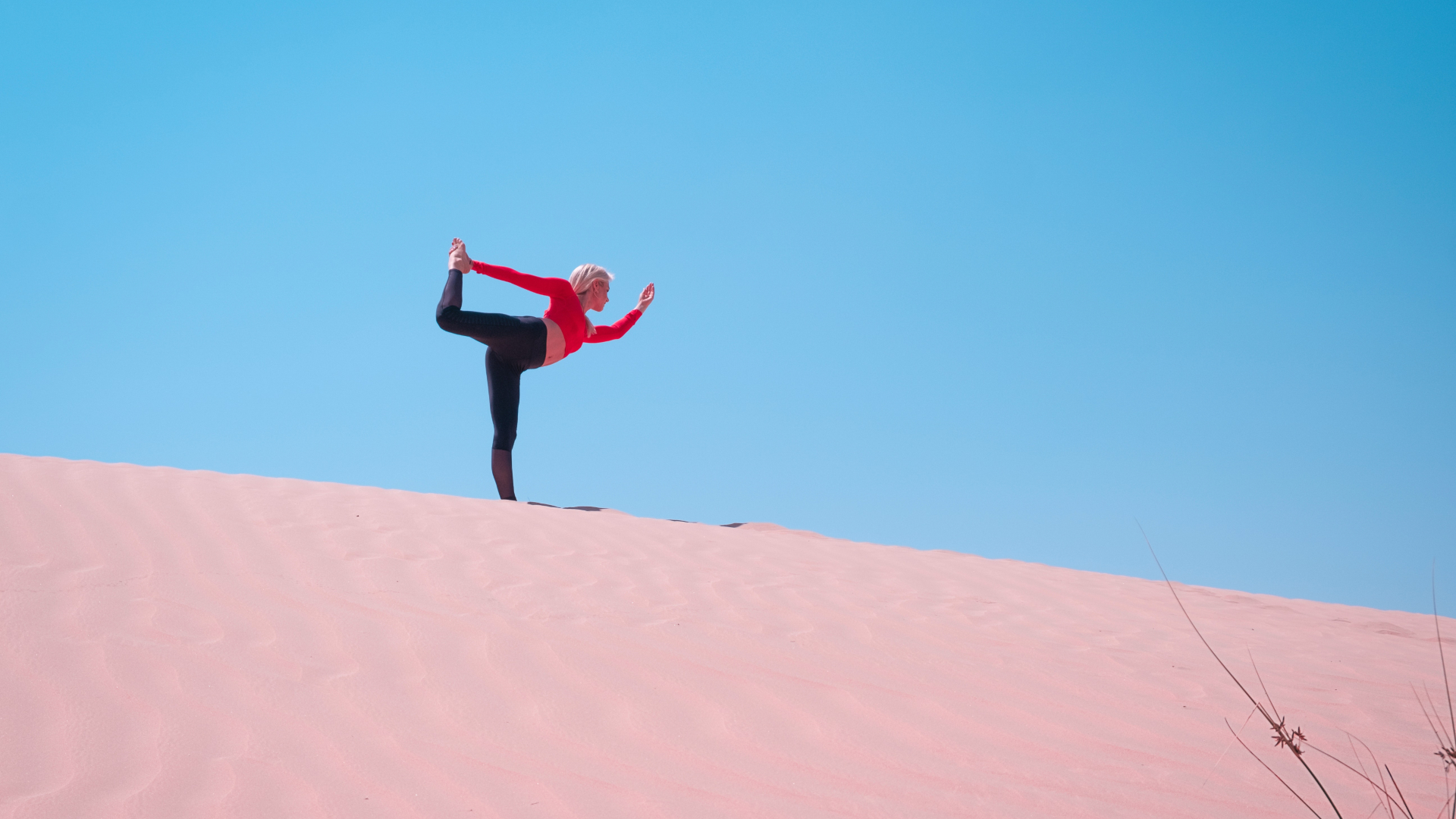 cvičenie na pláži pre dokonalé boky
