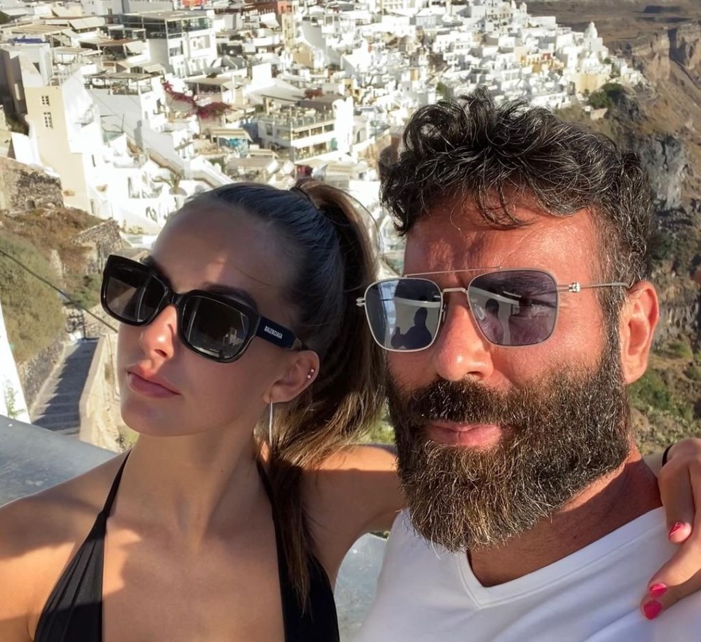 Dal Bilzerian so ženou