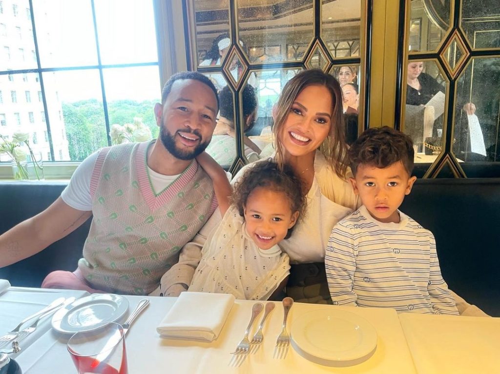 Chrissy Teigen tehotná