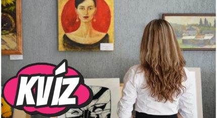 Žena v galérii