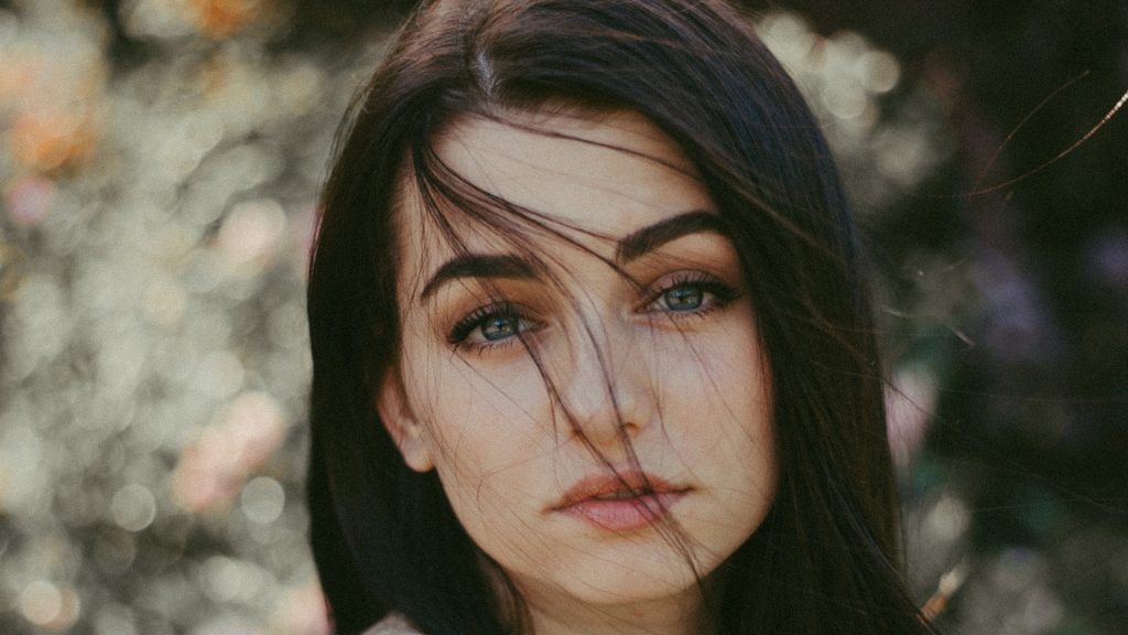 Strapatá žena má vlasy v tvári