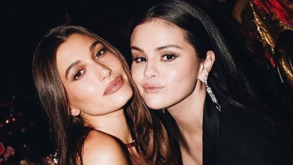Hailey Bieber a Selena Gomez