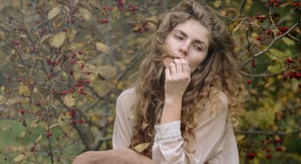 žena