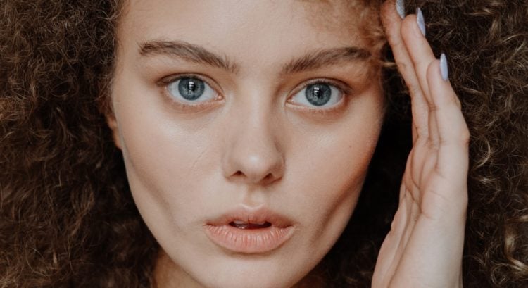 Beauty trend na lícne kosti