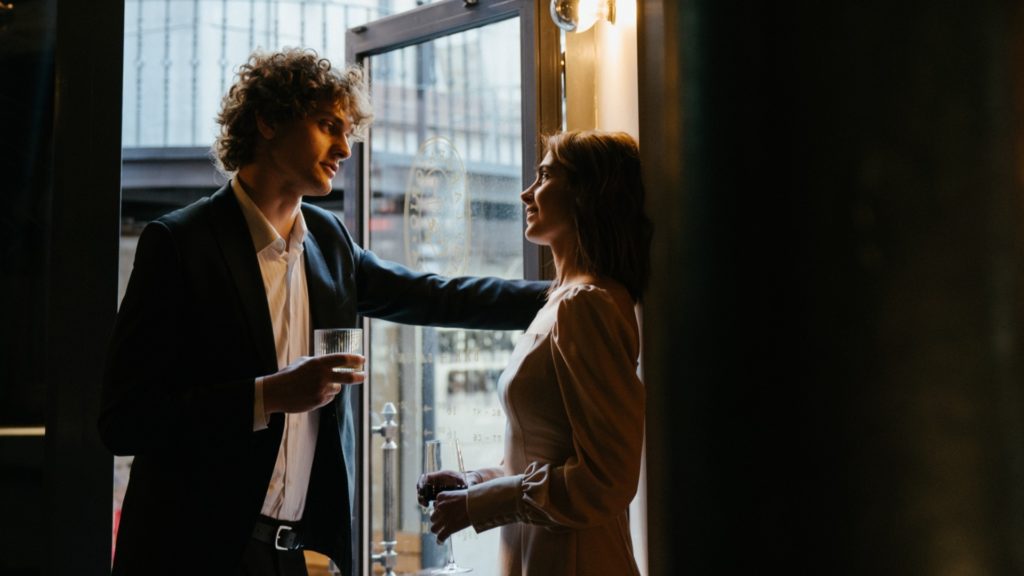 Flirtuje