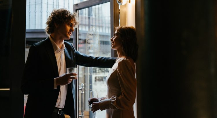 Flirtuje