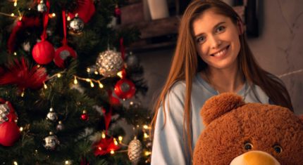 Žena dostala pod stromček medveďa