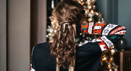 žena rozmýšľa ktoré znamenia majú smolu na Vianoce