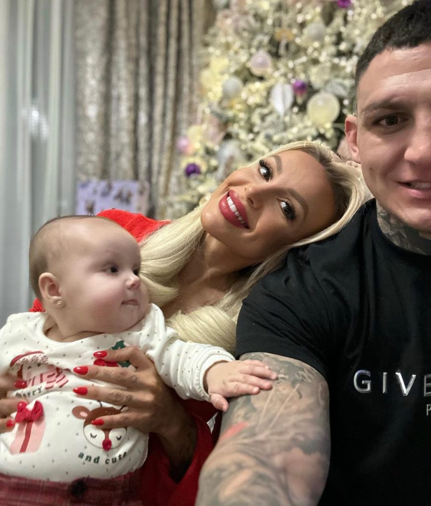 Gábor Boráros a Monika Jákliová s dcérou