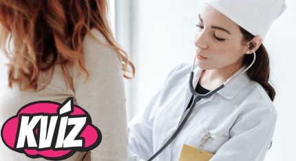 Doktorka vyšetruje pacientku