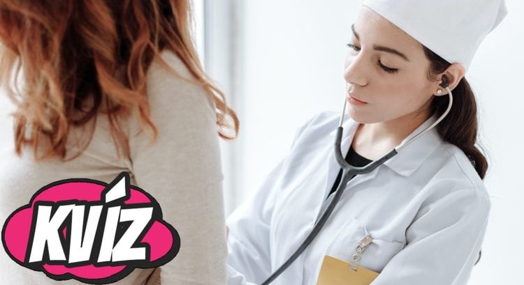 Doktorka vyšetruje pacientku