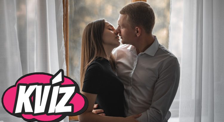 Pár sa chce pobozkať, musia bojovať o lásku