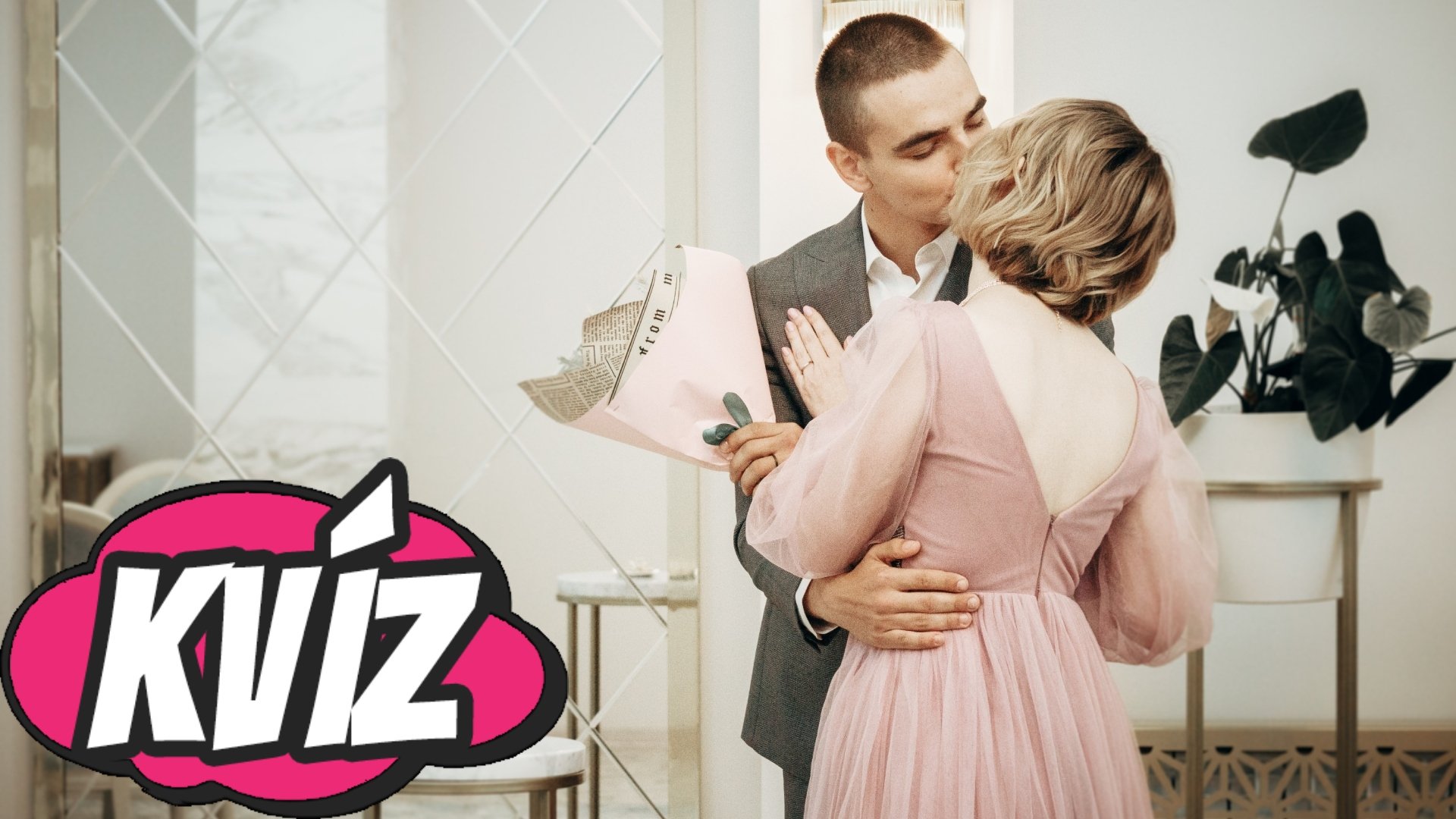 Valentín - pár sa bozkáva