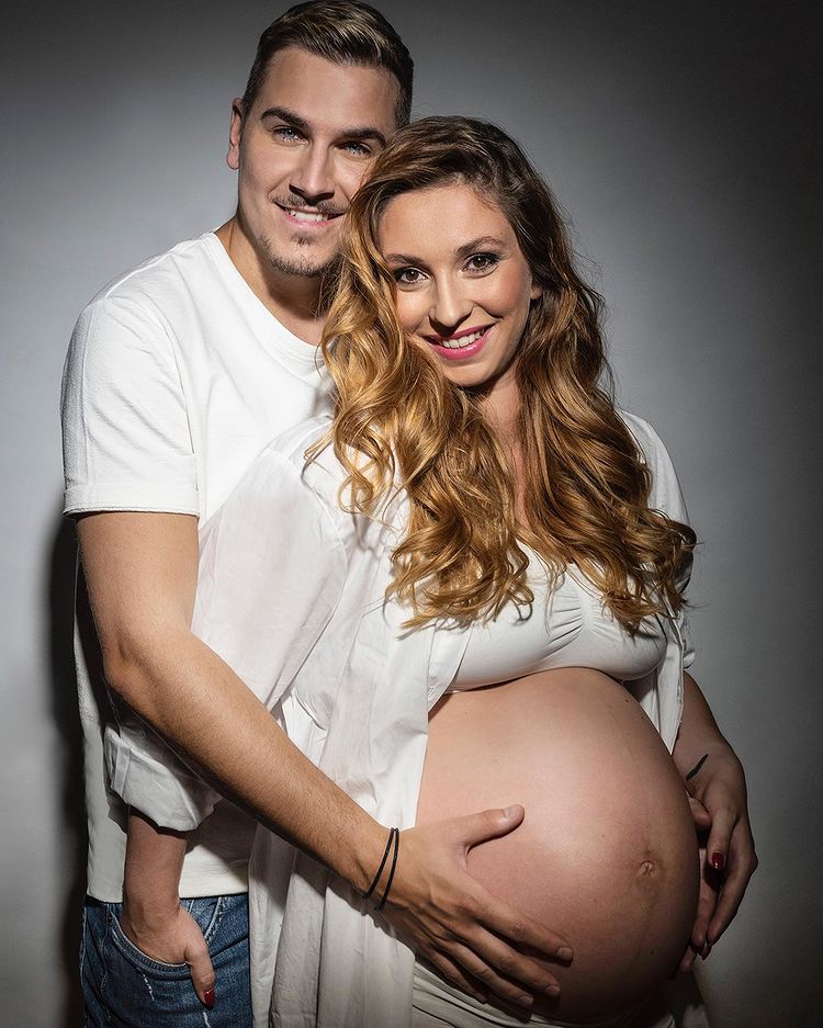 známy moderátor David Gránský s manželkou