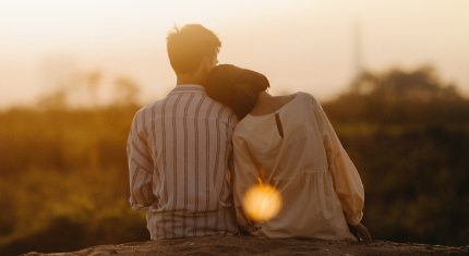 Dvojica pri západe slnka