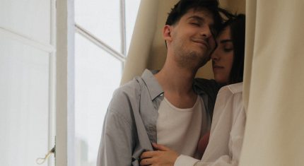 Zamilovaný pár, je medzi nimi dôvera vo vzťahu