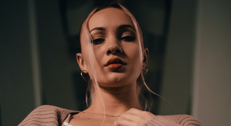 Žena, ktorá miluje ohováranie