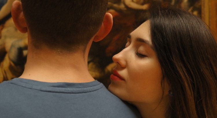 Žena sa opiera o muža, je v nej viera v lásku