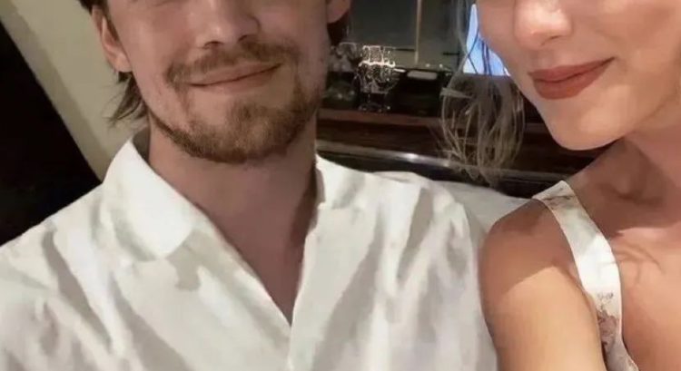 Herec Joe Alwyn a speváčka Taylor Swift