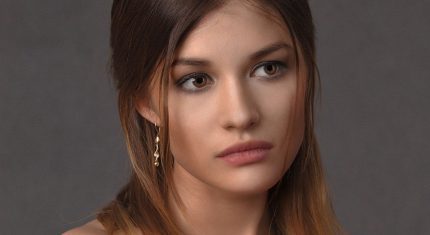 žena