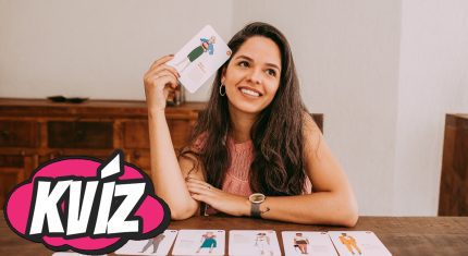 Žena vykladá karty