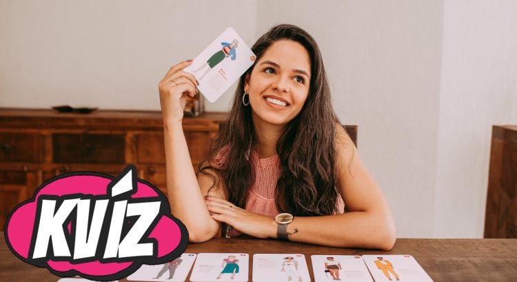Žena vykladá karty