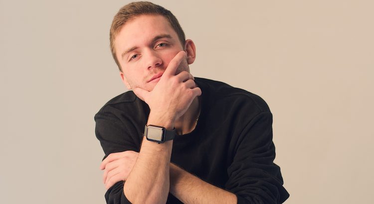 Dobrý muž sa drží za bradu