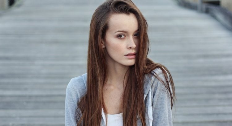 žena