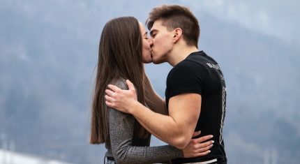 Dvojica sa bozkáva