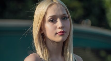žena