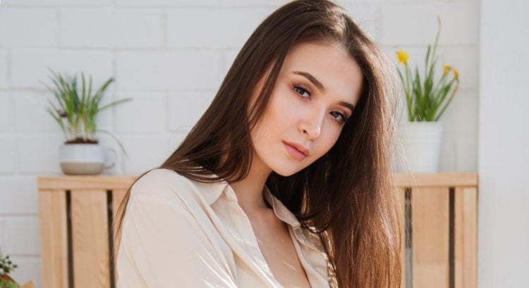 žena
