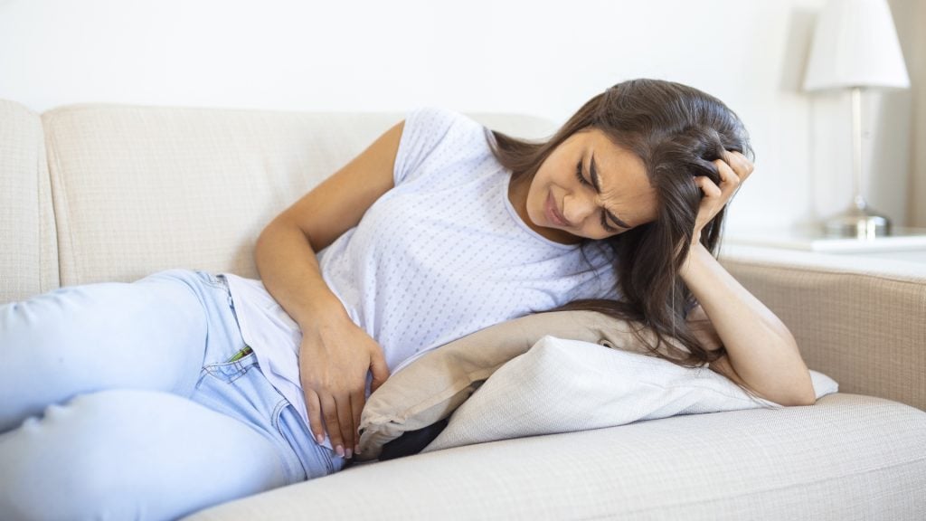 Ak ťa trápi bolestivá menštruácia, vyhni sa týmto potravinám