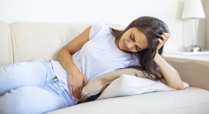 Ak ťa trápi bolestivá menštruácia, vyhni sa týmto potravinám