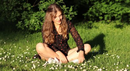 žena
