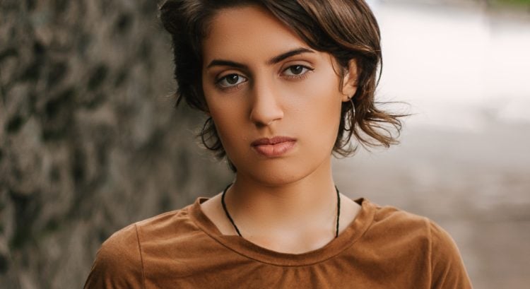 žena