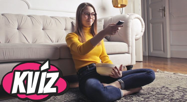 Žena s diaľkovým ovládačom